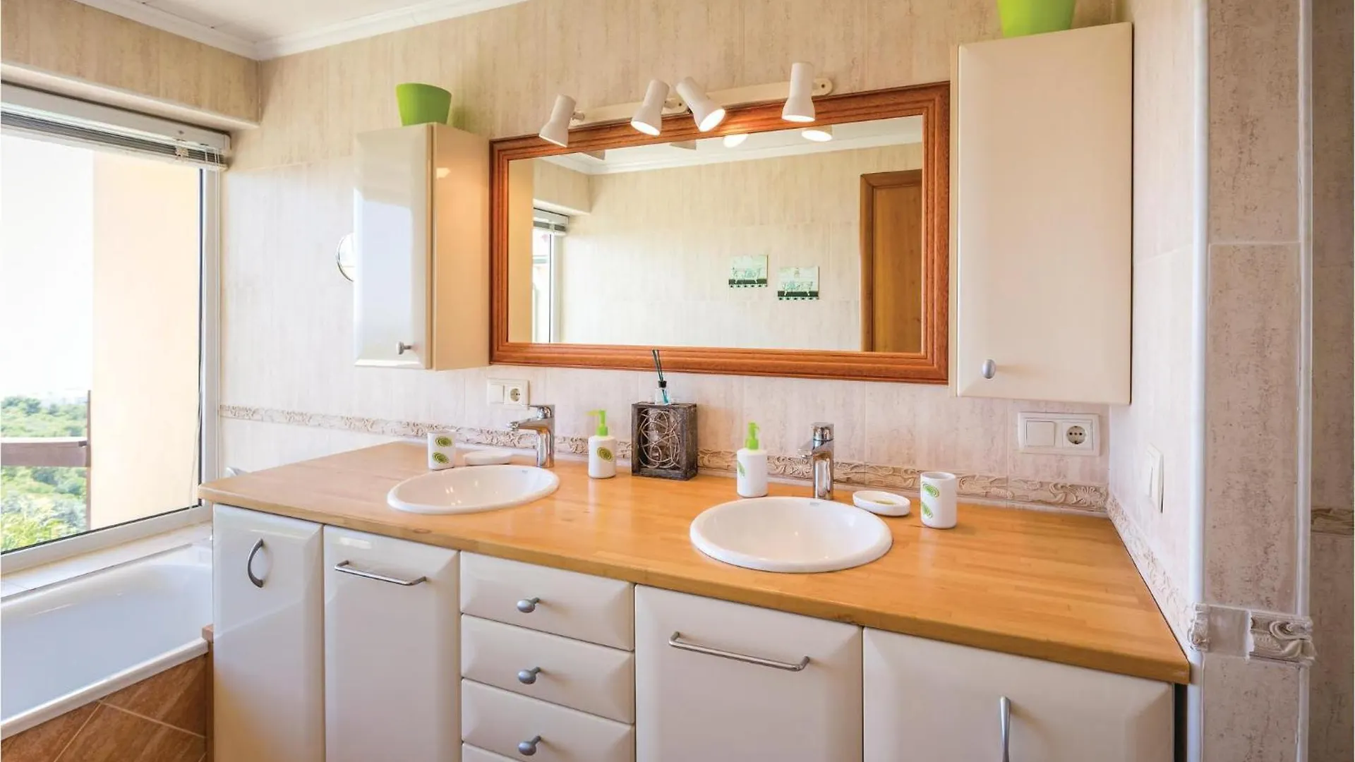 Lovely Home In Malgrat De Mar With Swimming Pool 0*,  ספרד